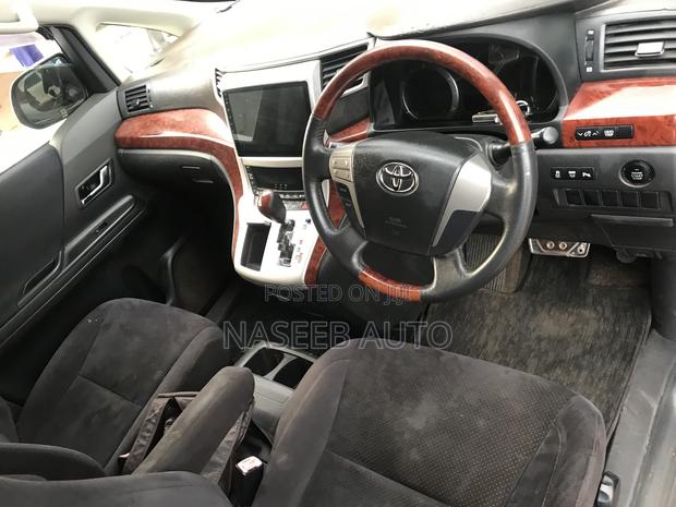 Toyota Vellfire 2009 White