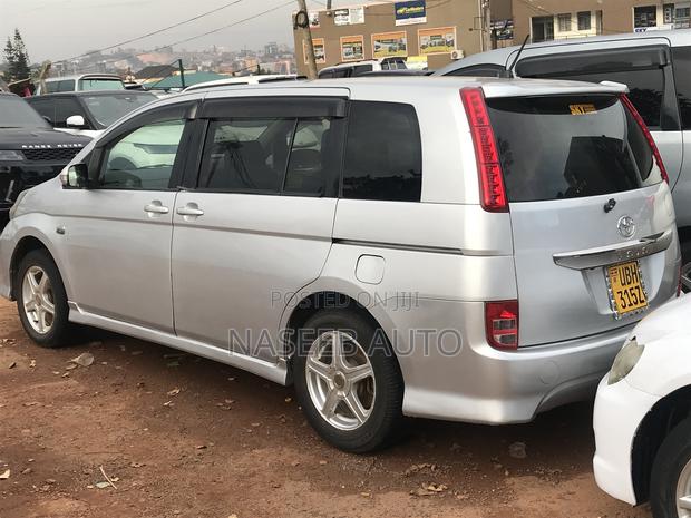 Toyota ISIS 2008 Silver
