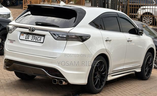 Toyota Harrier 2.0 2017 White