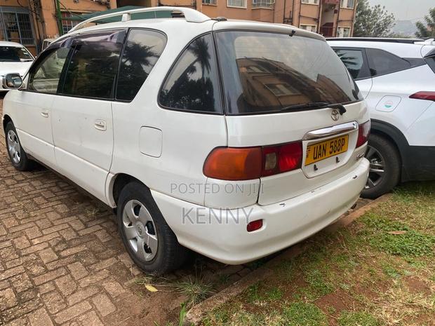 Toyota Ipsum 2000 White