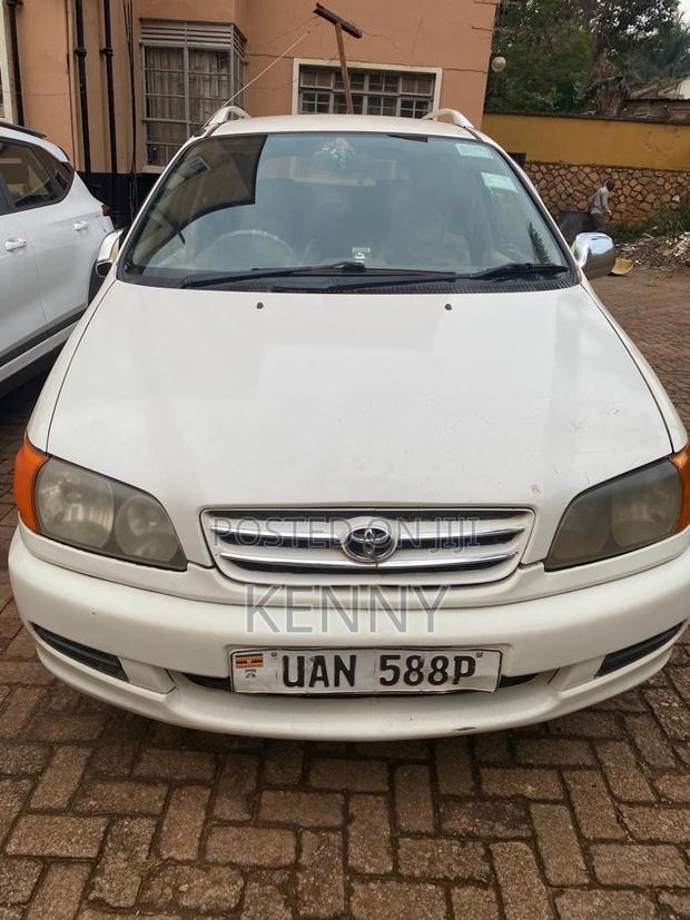 Toyota Ipsum 2000 White