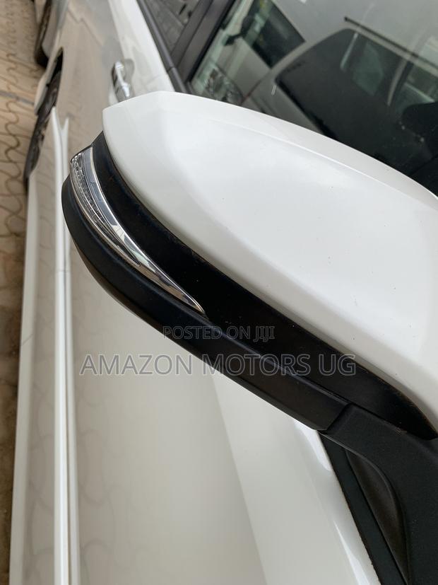Toyota Noah 2.0 AWD (7 Seater) 2015 White