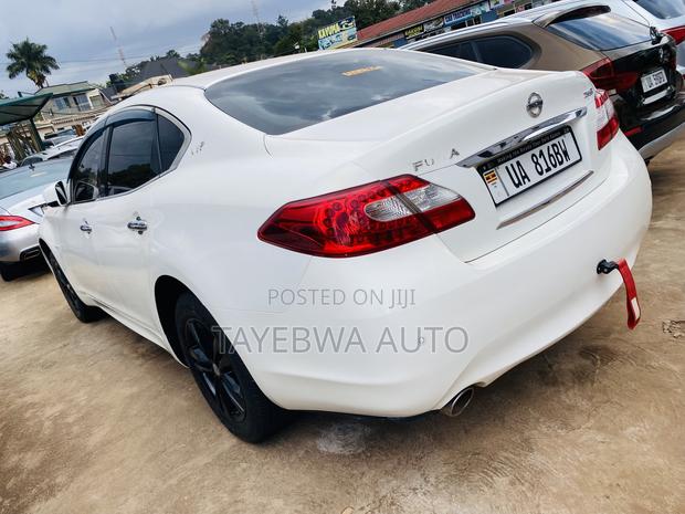 Nissan Fuga 2012