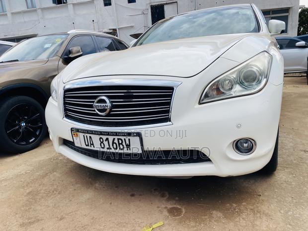 Nissan Fuga 2012