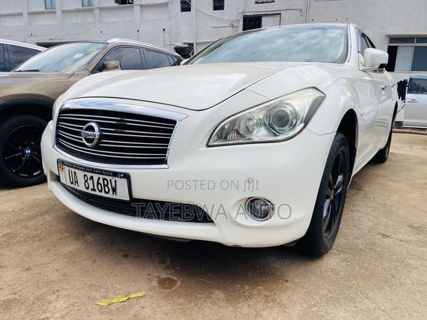 Nissan Fuga 2012