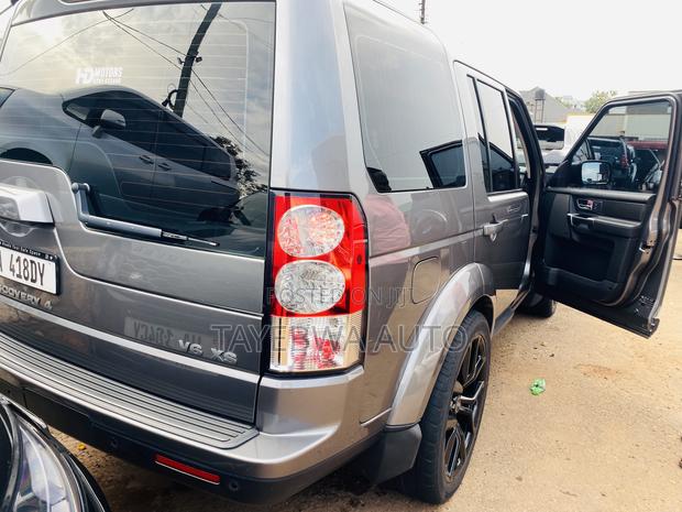 Land Rover Discovery 2015 Gray