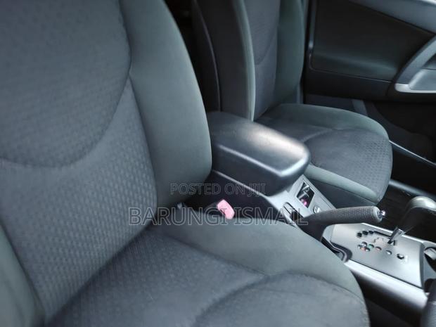 Toyota Vanguard 2011 Silver