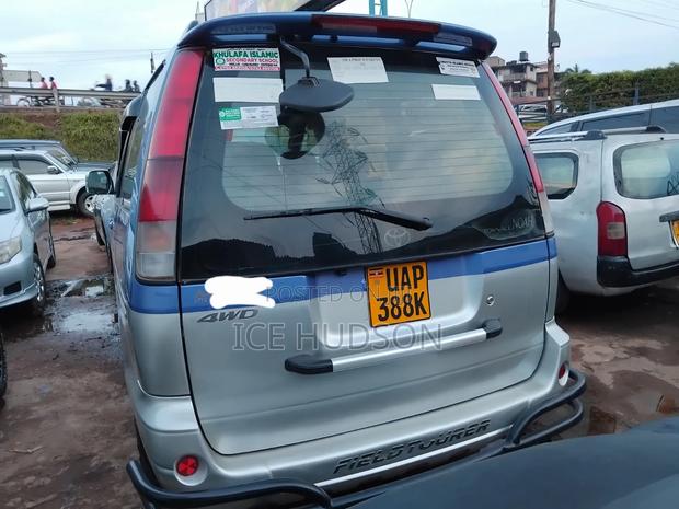 Toyota Noah 2001