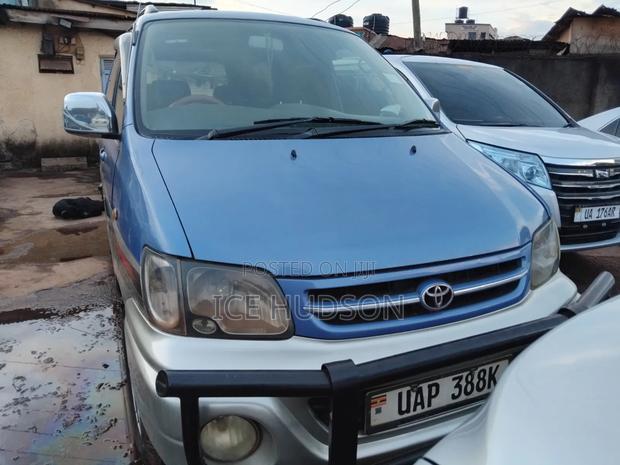 Toyota Noah 2001