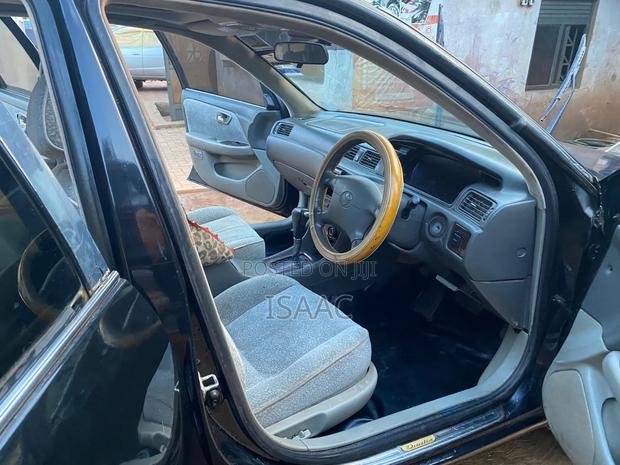 Toyota Mark II Qualis 2.2 AWD 2000 Black