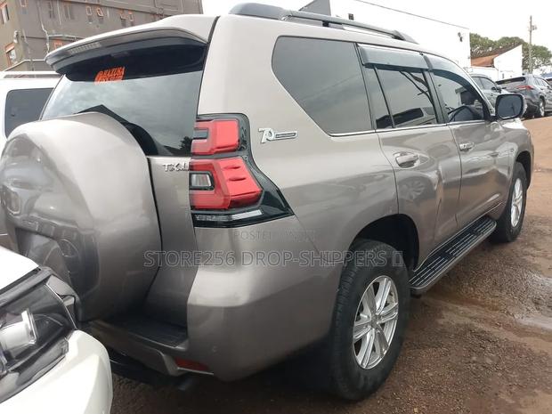 Toyota Land Cruiser Prado 2.7 2021 Silver