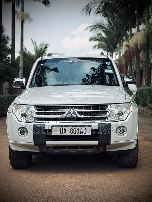 Mitsubishi Pajero 2011 White