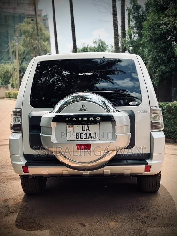 Mitsubishi Pajero 2011 White