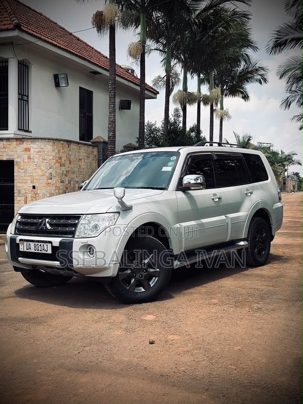 Mitsubishi Pajero 2011 White