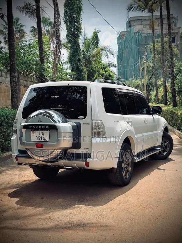 Mitsubishi Pajero 2011 White