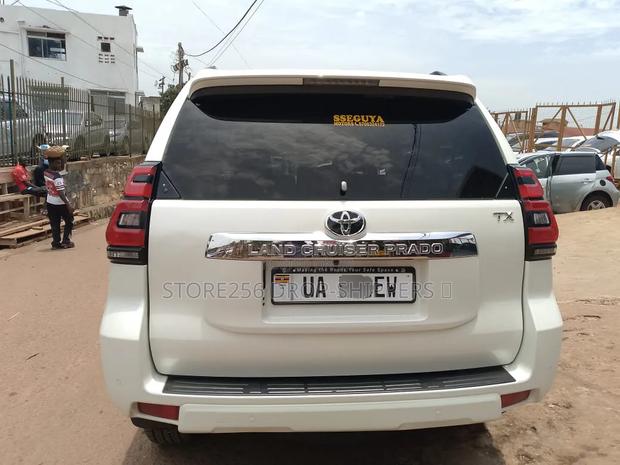Toyota Land Cruiser Prado 2.8 2018 White