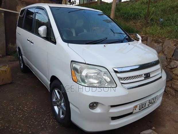 Toyota Noah 2006 Silver