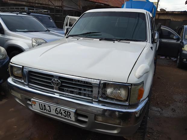 Toyota Hilux 1998 White