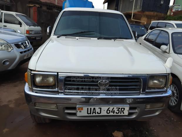 Toyota Hilux 1998 White