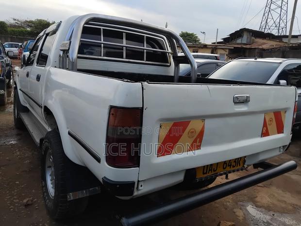 Toyota Hilux 1998 White