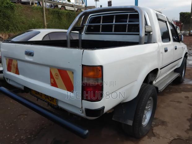 Toyota Hilux 1998 White