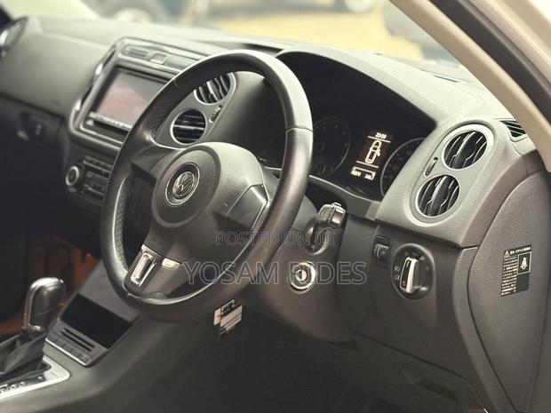 Volkswagen Tiguan R-Line 4dr SUV (2.0L 4cyl Turbo 6A) 2014 White