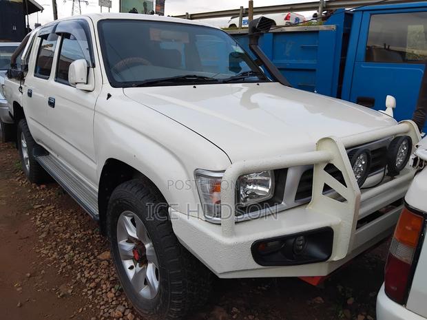 Toyota Hilux 1999 White