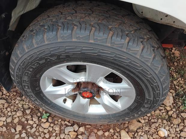 Toyota Hilux 1999 White
