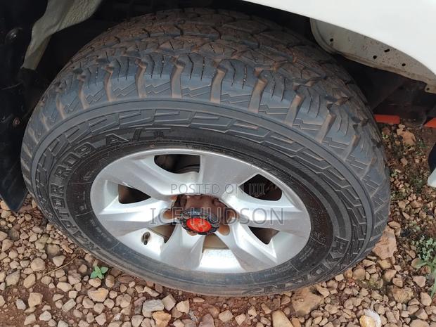 Toyota Hilux 1999 White