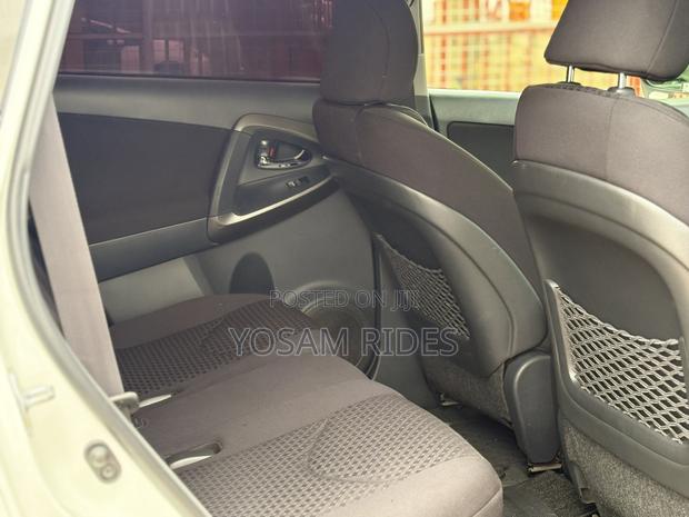 Toyota Vanguard 2012 White