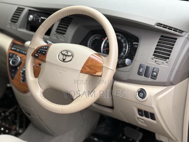 Toyota ISIS 1.8 G 2WD 2012 White
