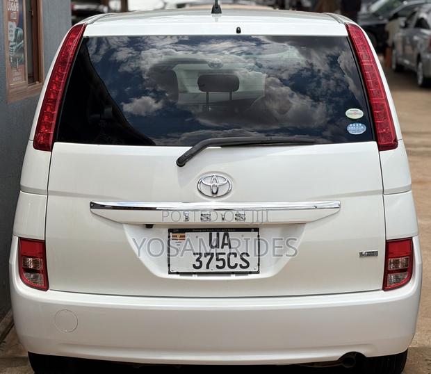 Toyota ISIS 1.8 G 2WD 2012 White