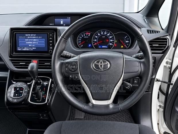 Toyota Noah 2.0 FWD (8 Seater) 2018