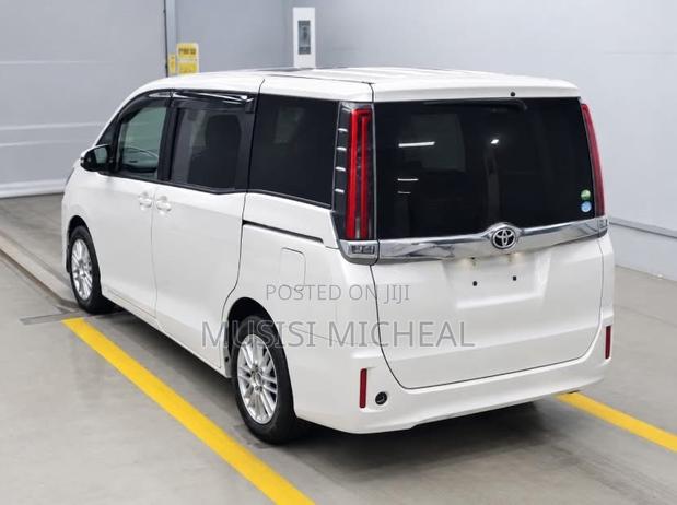 Toyota Noah 2.0 FWD (8 Seater) 2018