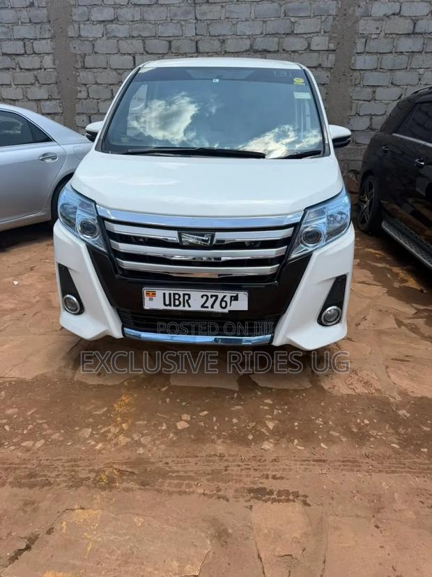 Toyota Noah 2.0 AWD (8 Seater) 2016 White