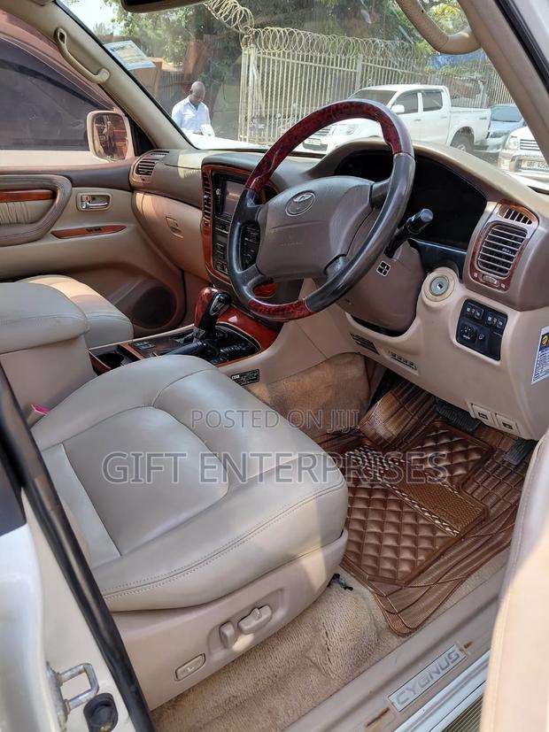 Toyota Land Cruiser Cygnus 4.7 2007 White