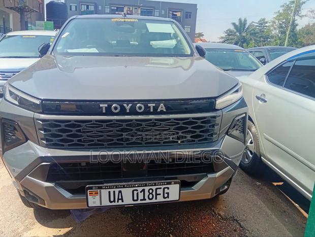 Toyota Hilux 2025 Gray