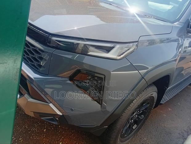 Toyota Hilux 2025 Gray