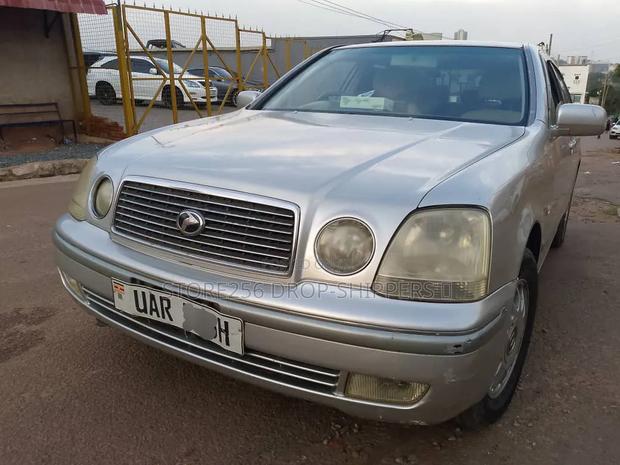Toyota Progress 2.5 RWD 2000 Silver