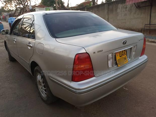 Toyota Progress 2.5 RWD 2000 Silver