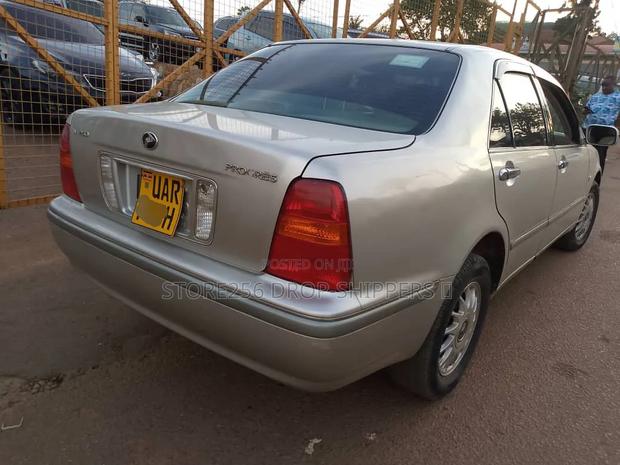 Toyota Progress 2.5 RWD 2000 Silver