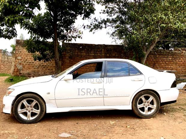 Toyota Altezza 2000 White