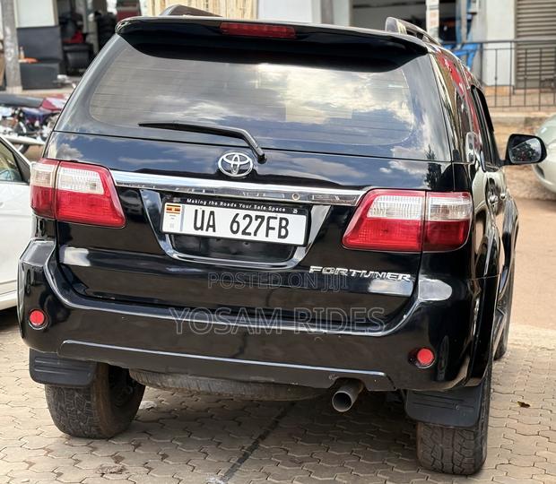 Toyota Fortuner 2.7 AWD 2014 Black