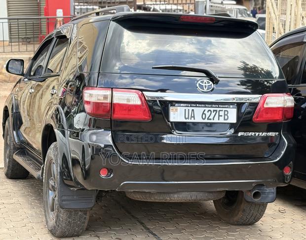Toyota Fortuner 2.7 AWD 2014 Black