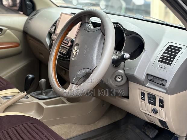 Toyota Fortuner 2.7 AWD 2014 Black
