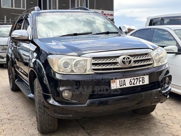 Toyota Fortuner 2.7 AWD 2014 Black
