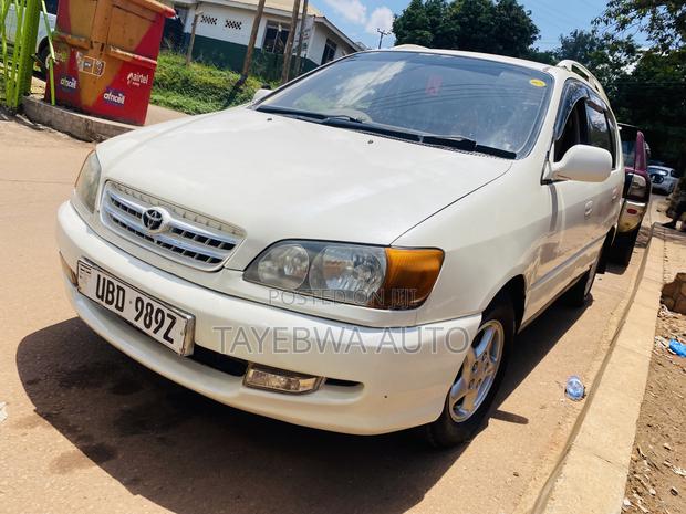 Toyota Ipsum 2000 White