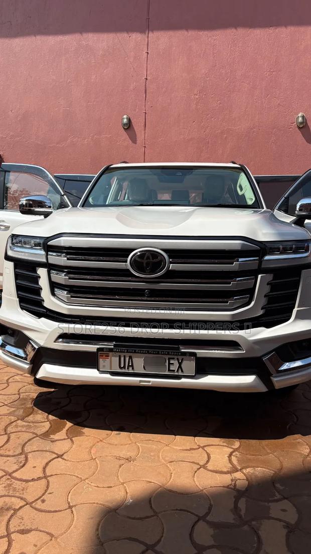 Toyota Land Cruiser LC300 2023 Pearl