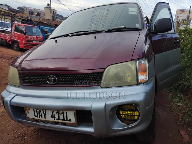 Toyota Noah 2002