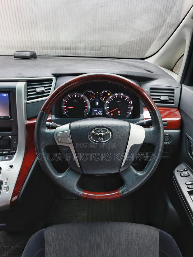 Toyota Alphard 2.4 Petrol FWD 2010 White
